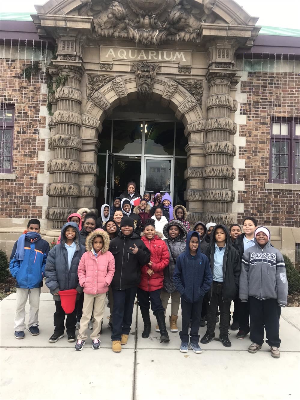  Students standing in front of the Belle Isle Aquarium 