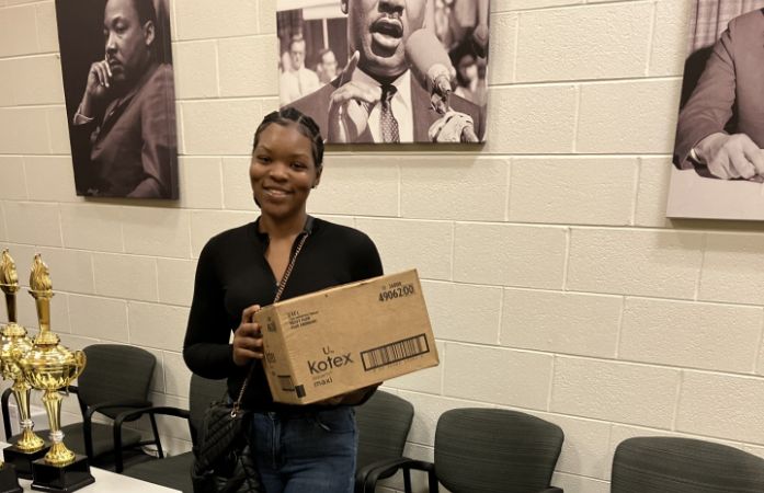  Alumna donates