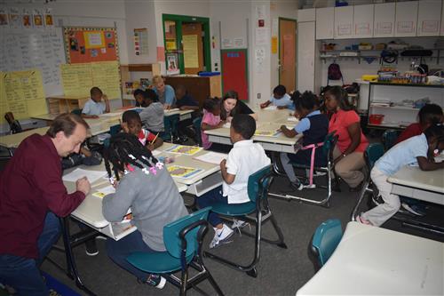 First grade students work with their Tutormate volunteer 