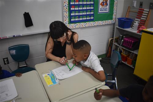 Tutormate volunteer works one on one with first grade student 