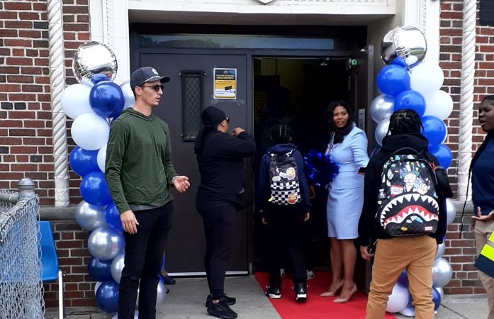  Students entering the buildng