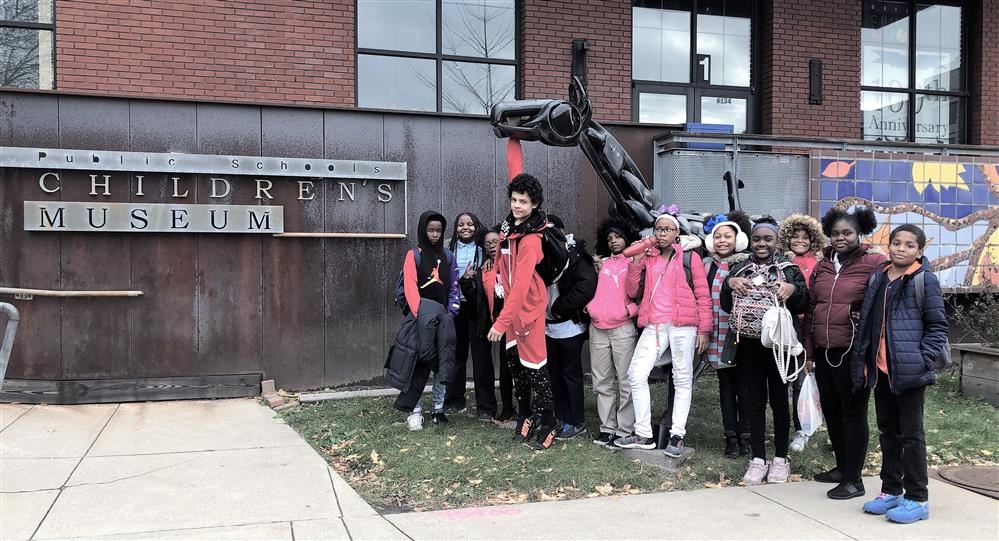  Picture of the students standing in front of the Children's Museum