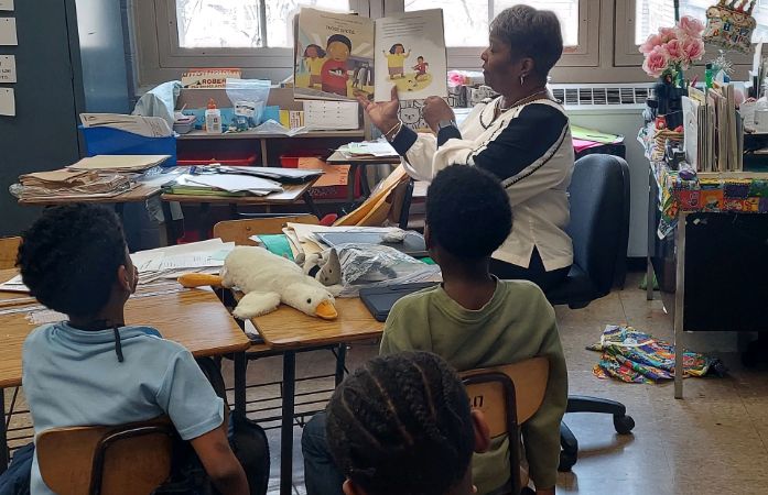  teacher reading to students