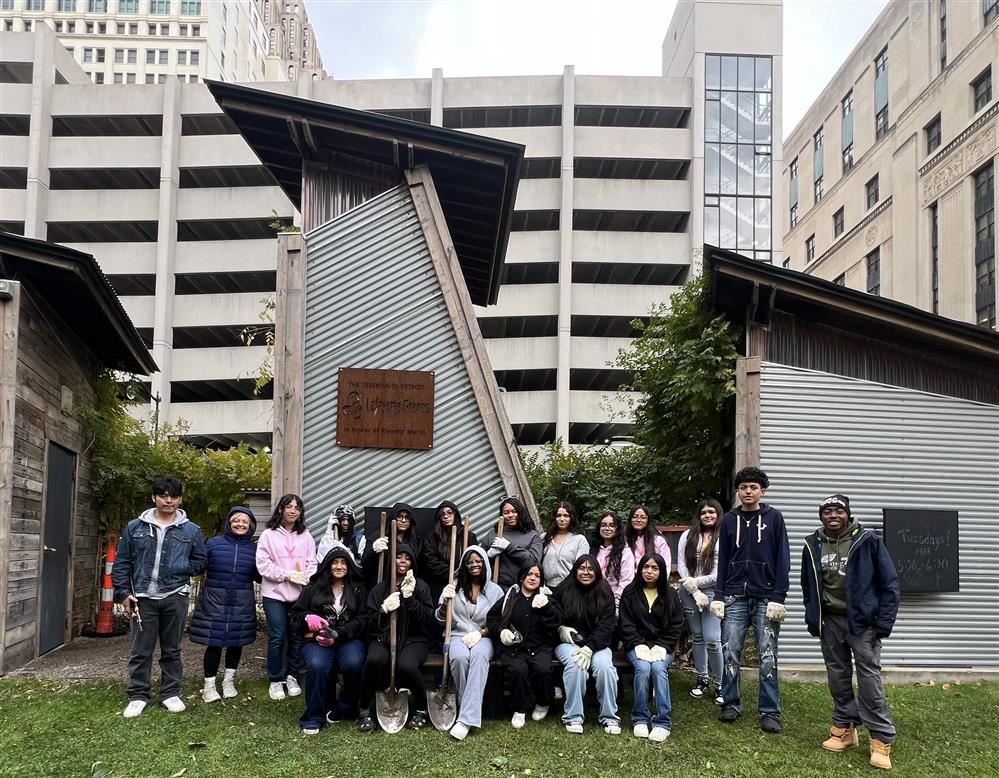  Western Nature Club Students posing for a photo at the gardens