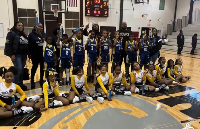  Holmes Basketball team and cheerleaders