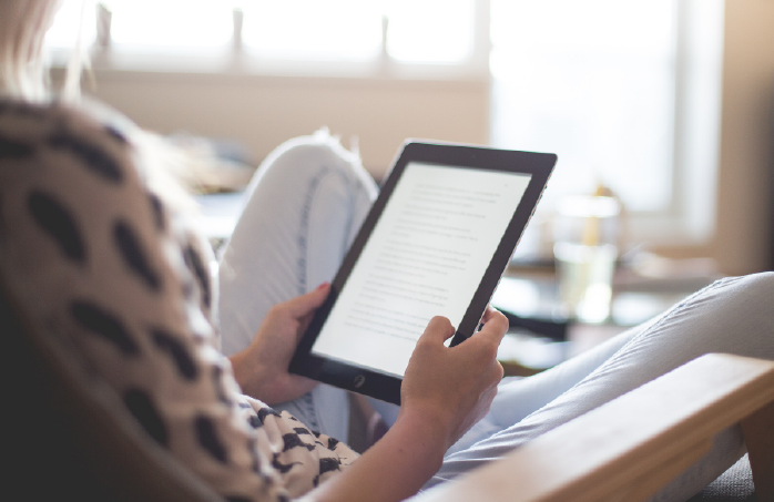  Student using a tablet