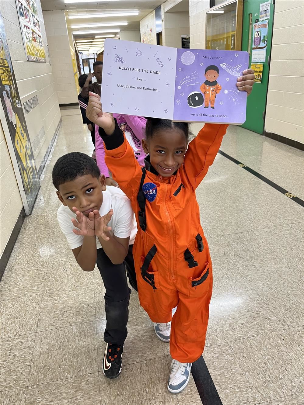  Zora the Astronaut 
