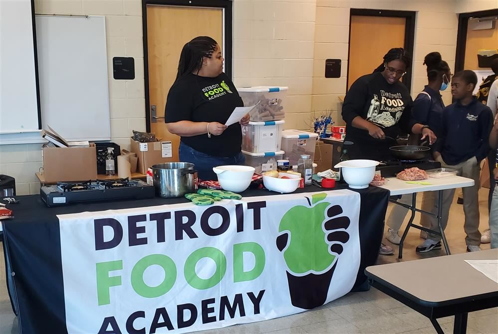  Detriot Food Academy cooking for students