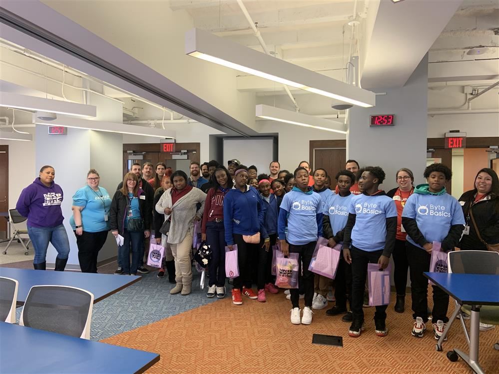  Students take a group picture with volunteers. 