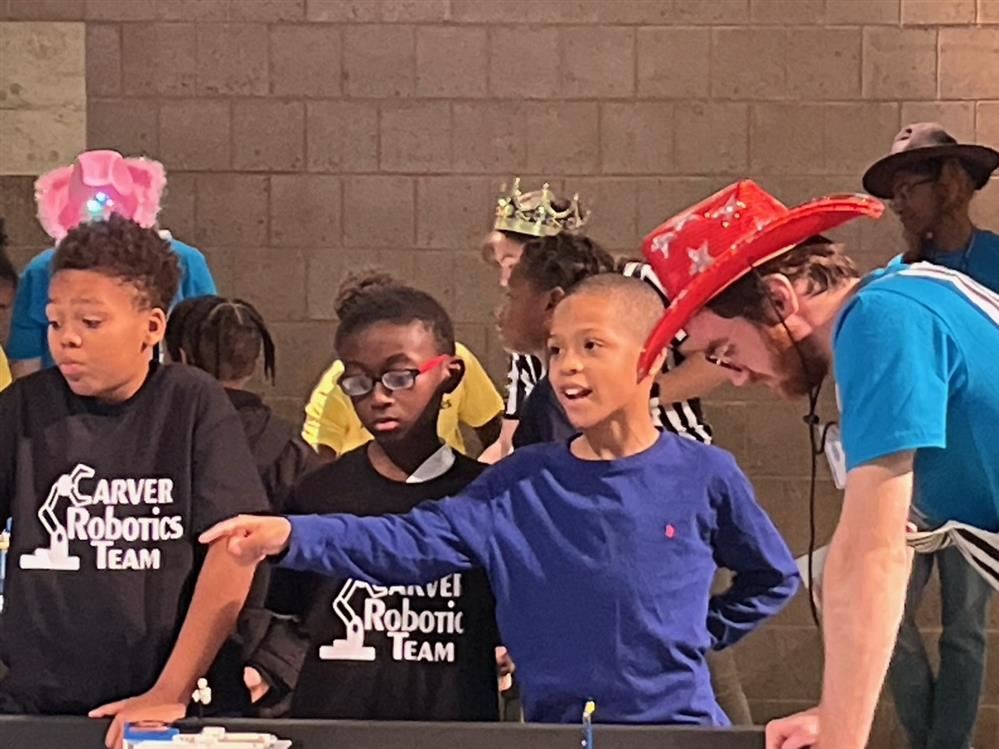  Students at robotics event