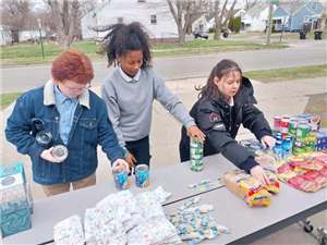 Students setting up the table