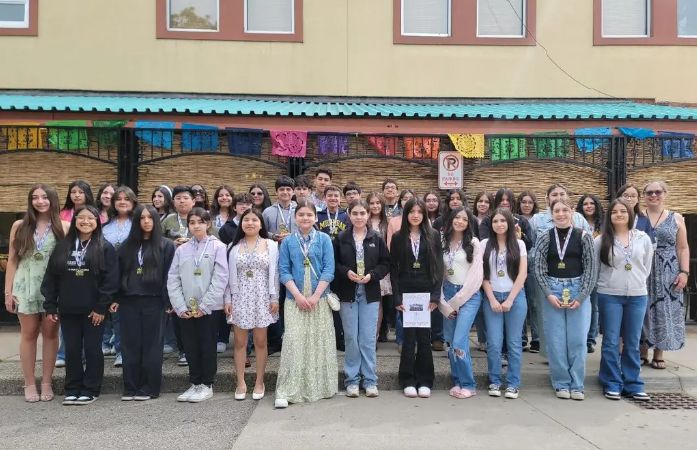  students and staff at honors breakfast