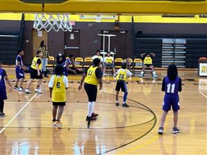 basketball team playing basketball