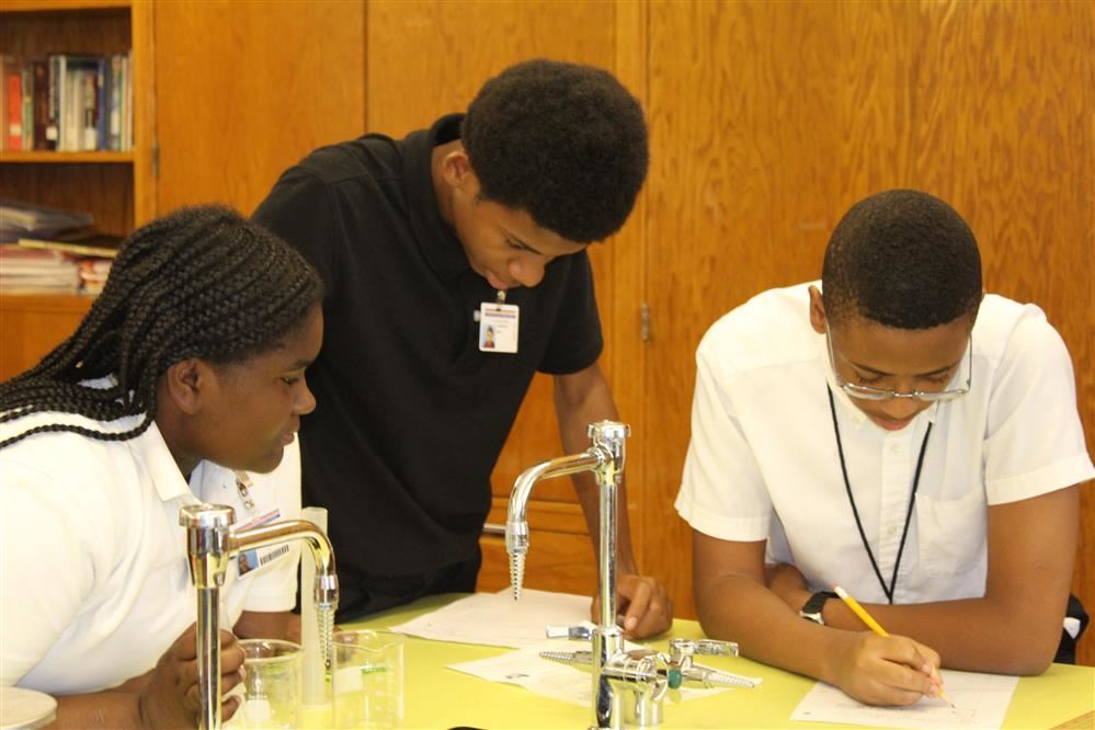  Students working in class together.