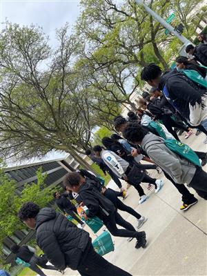 Students walking Wayne State Campus