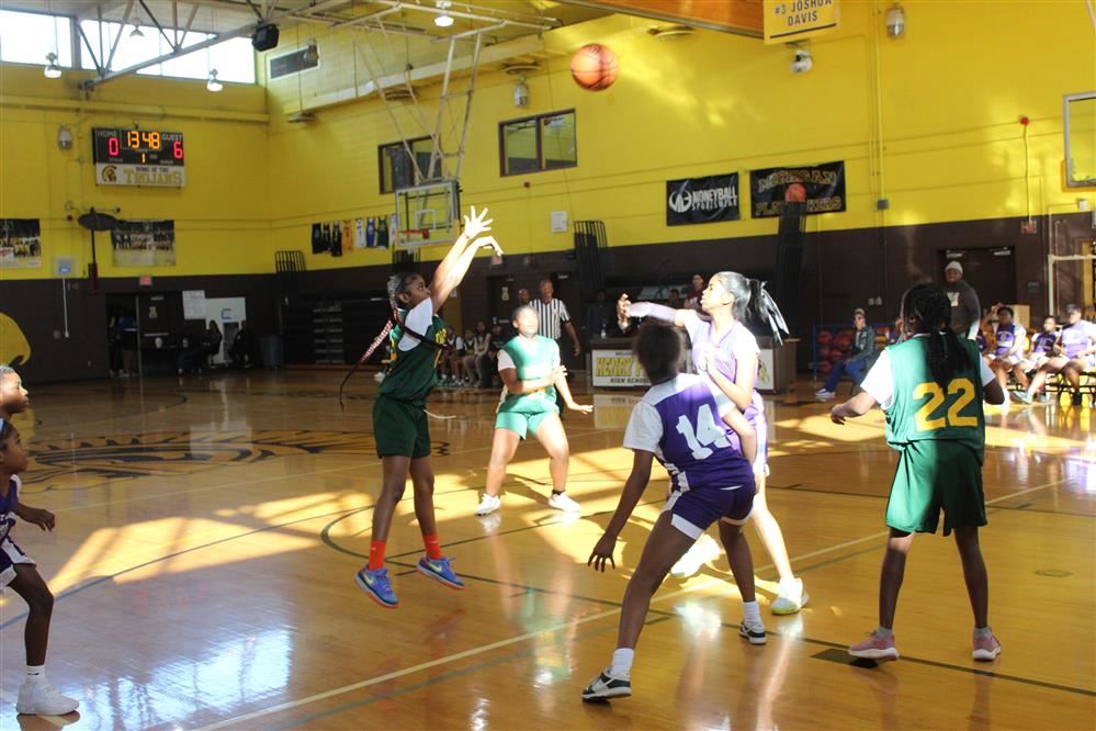  Dossin basketball player shoots the ball