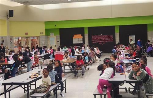 students in the lunchroom